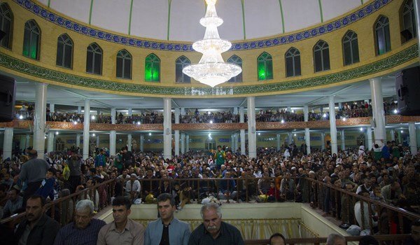 بزرگترین مراسم مولودی‌خوانی جهان با حضور 20 هزار نفری مردم کردستان برگزار شد + عکس