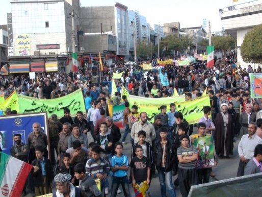 آغاز راهپیمایی یوم الله ۱۳ آبان با فریاد مرگ بر آمریکا در سقز