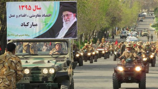 اقتدار و صلابت نیروهای مسلح در سقز به نمایش درآمد+ عکس