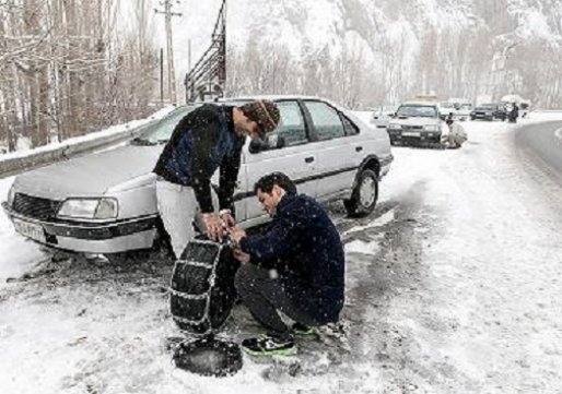 تردد در محور بانه- سقز به سختی و فقط با زنجیر چرخ امکان پذیر است