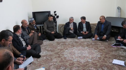 دیدار معاون حمایت و سلامت خانواده کمیته امداد کشور با خانواده مددجویان سقزی