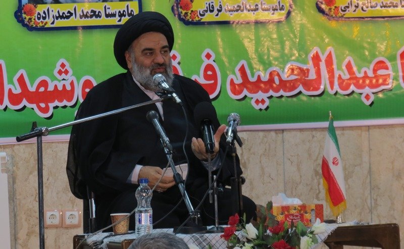 روشنگری و دفاع از دین خدا وظیفه روحانیون است/ شهدای روحانی استان کردستان جزو مظلوم‌ترین شهدا هستند