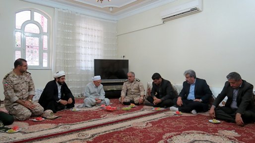 دیدار جمعی از مسئولان شهرستان با امام جمعه سقز / ماموستا حسینی، کشتار مسلمانان بی دفاع میانمار را محکوم کرد