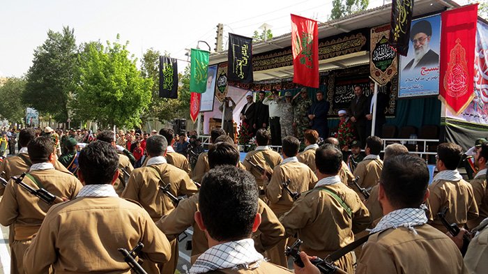 قدرت نمایی نیروهای مسلح سقز در اولین روز از هفته دفاع مقدس به روایت دوربین