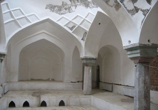 حمامی تاریخی که در میان مجتمع های تجاری گم شده است/ حمام حاجی صالح سقز+فیلم