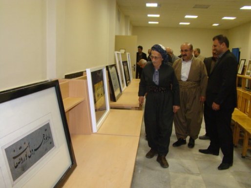 نمایشگاه خوشنویسی بزرگداشت استاد شیرازی در سقز افتتاح شد