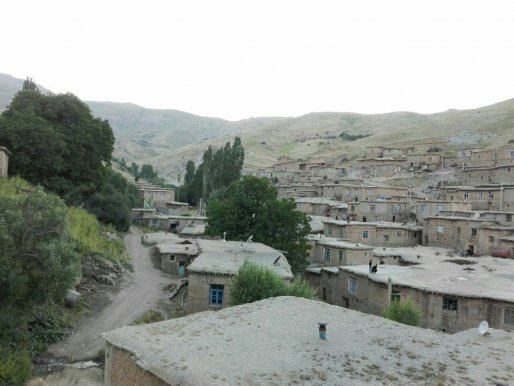 اهالی روستای درویان شیخ: وعده های توخالی مسئولان را نمی خواهیم/ جاده آسفالته پیشکش راه را برایمان هموار سازند