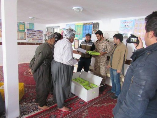 ویزیت رایگان950 نفر در روستاهای محروم سقز/ پخش جعبه کمک های اولیه در دو روستای بخش سرشیو + عکس