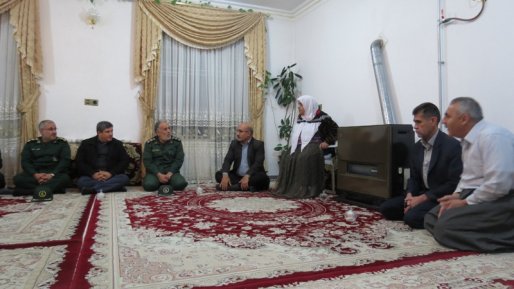 دلجویی از خانواده شهدا وظیفه مسئولان است
