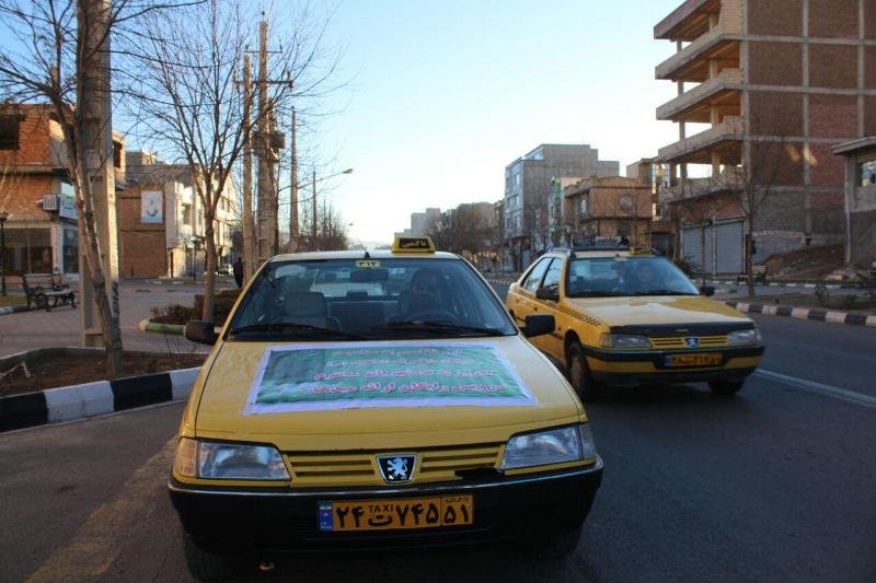 در روز میلاد پیامبر راننده تاکسی سقزی اقدام به سرویس دهی رایگان کرد+ عکس