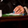 موافقت رهبر معظم انقلاب با عفو و تخفیف مجازات تعدادی از محکومان