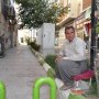 گپی با نویسنده، شاعر و دست فروش سقزی/ چرا نویسندگان شهر من دست فروش هستند؟!