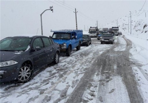 تردد خودروهای سنگین در جاده بانه - سقز ممنوع شد
