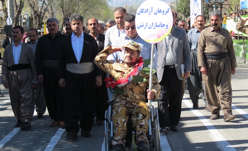 رژه، روز ارتش، ارتش، انتخابات، امنیت، شهدای ارتش، شهدا، رژه نیروهای نظامی در سقز