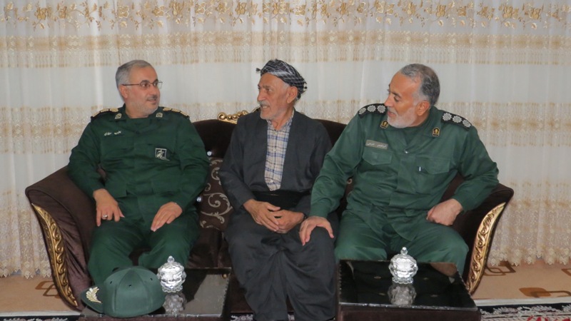 دیدار با خانواده شهدا، روز دانش آموز، شهدای دانش آموز، آرمانهای شهدا، انقلاب، شهید فریدون رشیدی، شهید رشید امانی، شهید حسن خوش گفتار