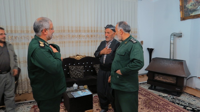 دیدار با خانواده شهدا، روز دانش آموز، شهدای دانش آموز، آرمانهای شهدا، انقلاب، شهید فریدون رشیدی، شهید رشید امانی، شهید حسن خوش گفتار